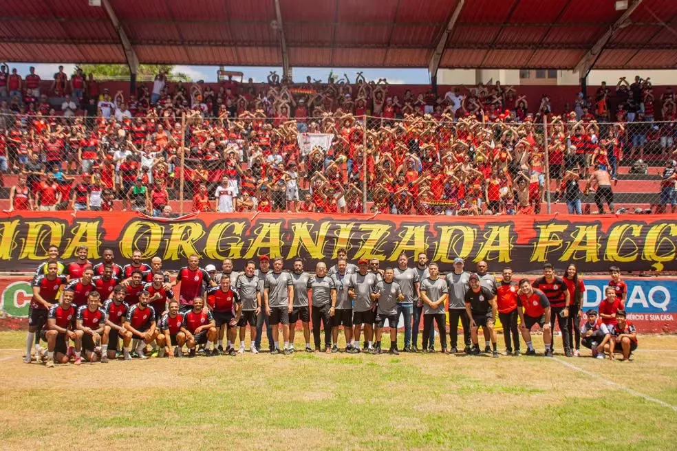 Campinense apresenta elenco 2025 com direito a festa da torcida no Renatão