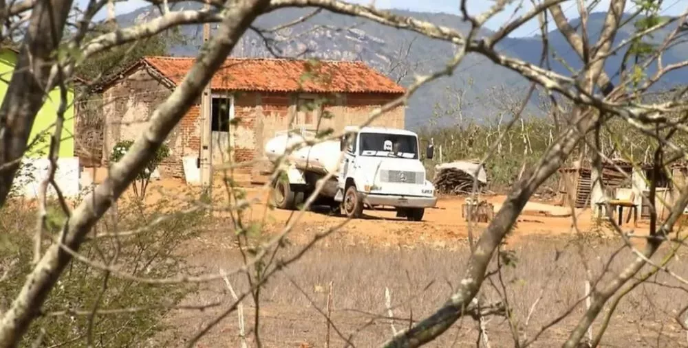 ‘Deus, o que fazer?’, lamentam agricultores atingidos pelo corte no fornecimento de água pelo Governo Federal