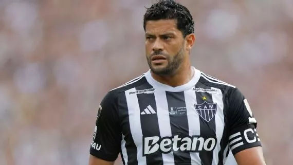 Hulk chora muito após vice do Atlético-MG na Libertadores: 'Temos uma dívida gigante com a torcida'