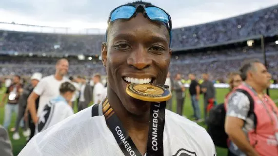 Craque da final, Luiz Henrique se emociona com título do Botafogo na Libertadores e mira Brasileirão: 'Certeza que vamos ser'