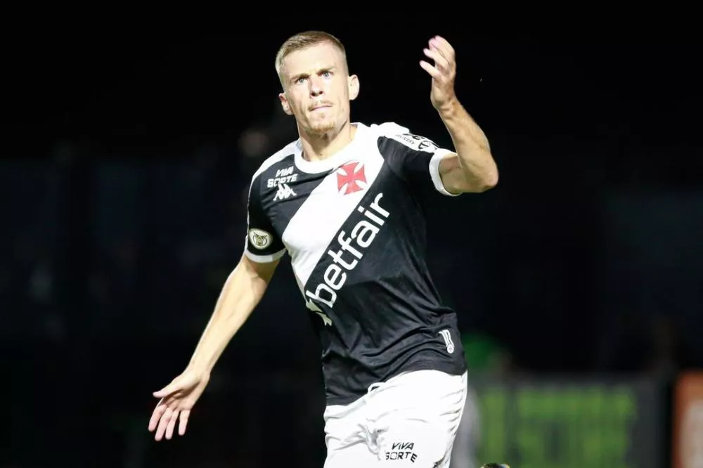 Vasco é vaiado pela torcida, mas busca empate com o Atlético-GO e encerra série de derrotas no Brasileirão