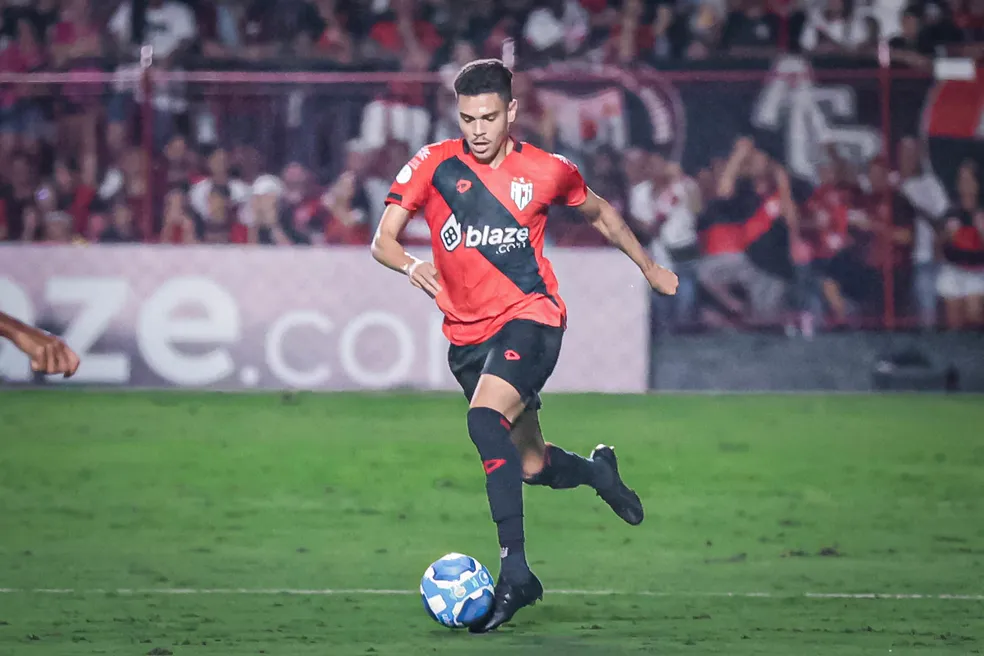 Botafogo-PB reforça sistema defensivo com Igor Ribeiro e chega a 24 nomes para 2025