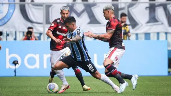 Grêmio 'resolve' no 1° tempo contra o São Paulo, dá fim a jejum e fica perto de confirmar permanência na Série A