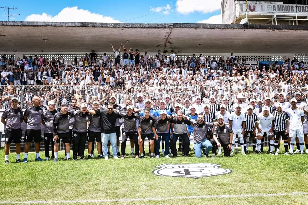 Torcida do Treze faz a festa no PV para conhecer o elenco e os uniformes de 2025