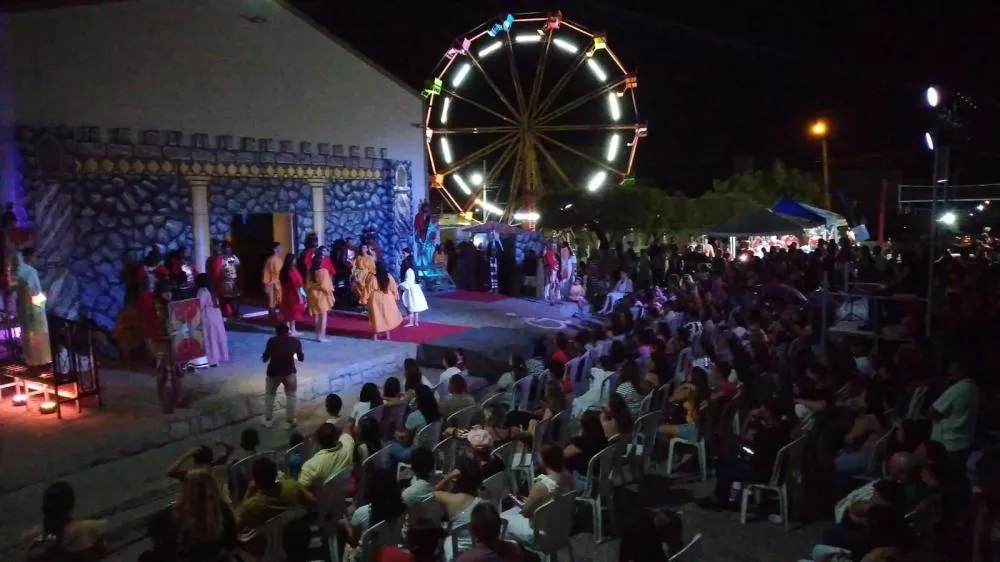 Grupo Impacto encanta público com espetáculo sobre Santa Luzia em Patos