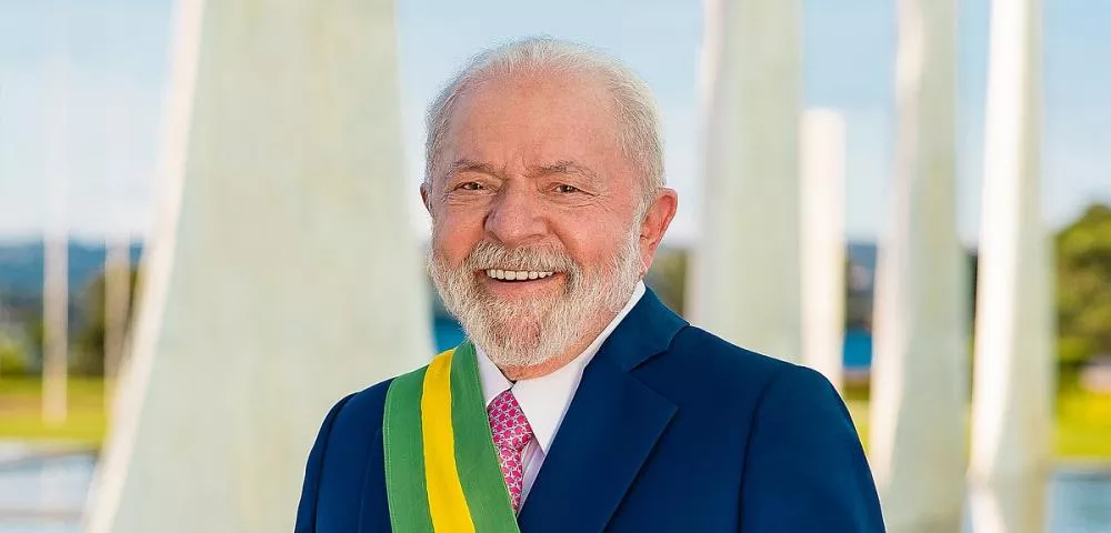 O Estadão - Lula passa por cirurgia às pressas em São Paulo após dores de cabeça