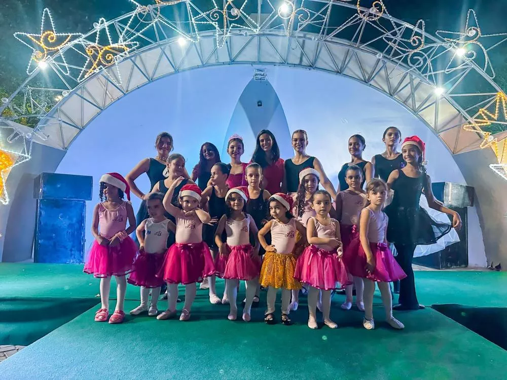 “Balé” da Tia Lis encanta público presente na primeira noite de apresentações do “Natal da Gente”