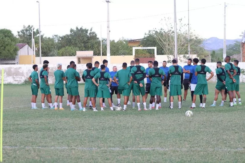 Nacional de Patos apresenta elenco para o Paraibano 2025 neste domingo 