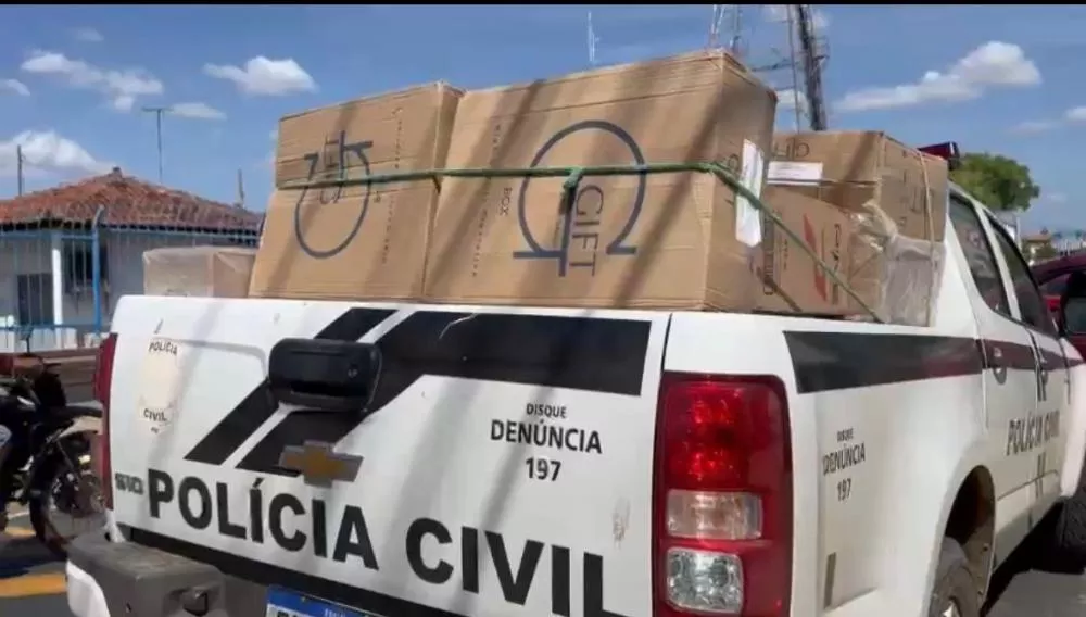 Polícia Civil apreende grande quantidade de cigarros contrabandeados e arma de fogo em Pombal