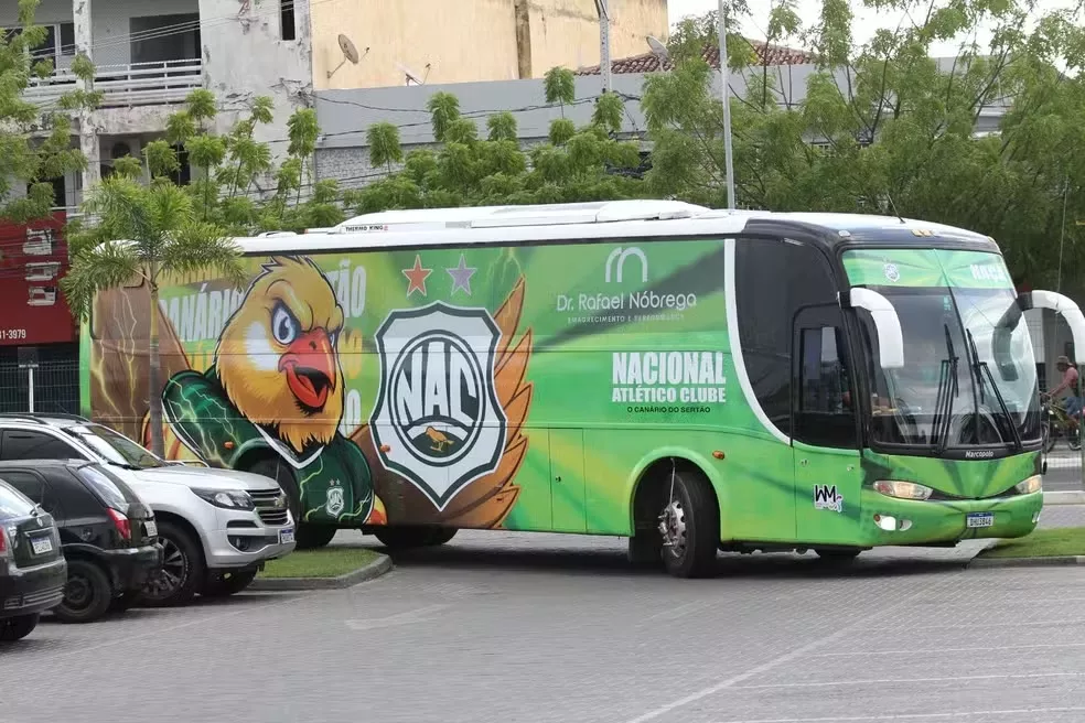 Campinense e Nacional de Patos apresentam ônibus para o Paraibano 2025