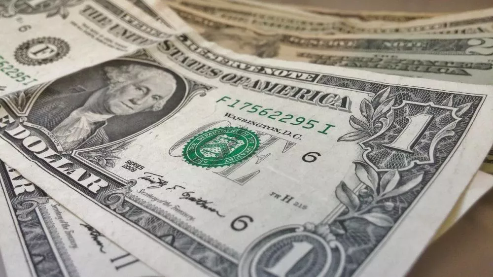 Dólar dispara e fecha na maior cotação da história: R$ 6,26