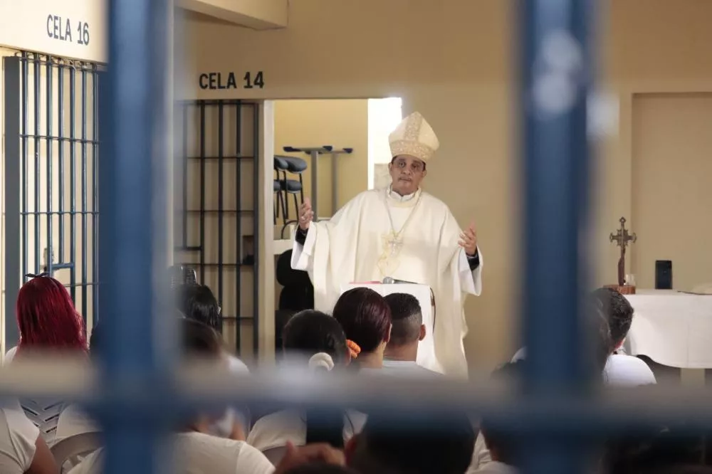 Dom Eraldo celebra 12 anos de Bispo no Presídio Feminino