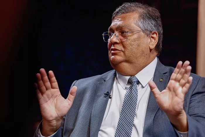 Dino libera parte das emendas pix, mas aponta falta de transparência