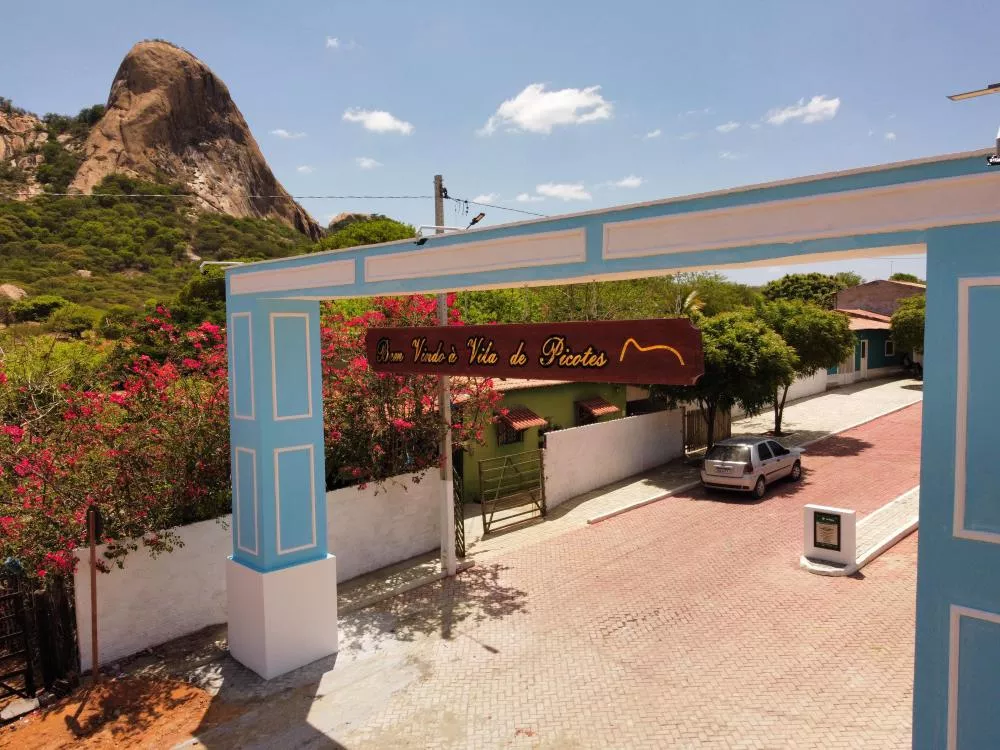 São Mamede inaugura portais turísticos na Vila de Picotes em cerimônia; prefeito Umberto Jefferson comemora conquista