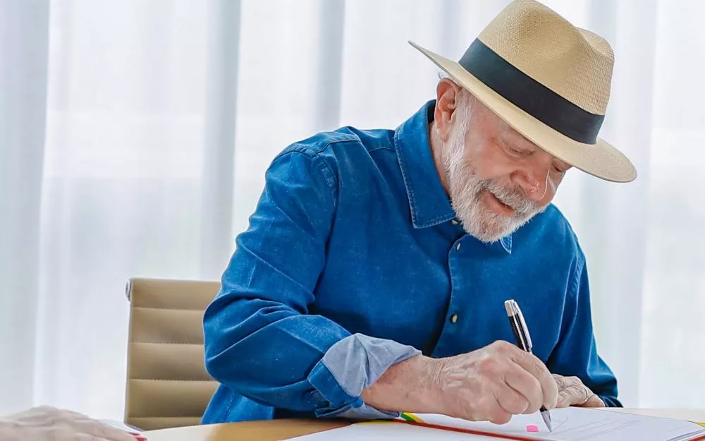 Lula assina decreto que reajusta salário mínimo para R$ 1.518 em 2025