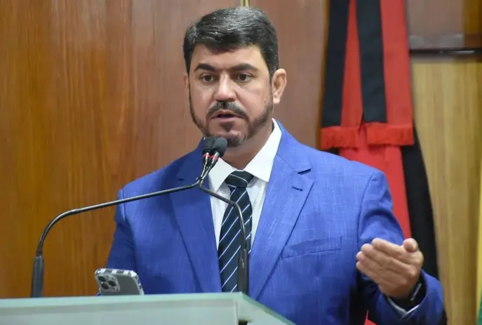 Justiça proíbe Dinho Dowsley de disputar presidência da Câmara de João Pessoa