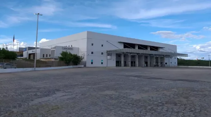 Polícia Militar conduz indivíduo por perturbação do sossego e consumo de drogas no RodoShopping de Patos