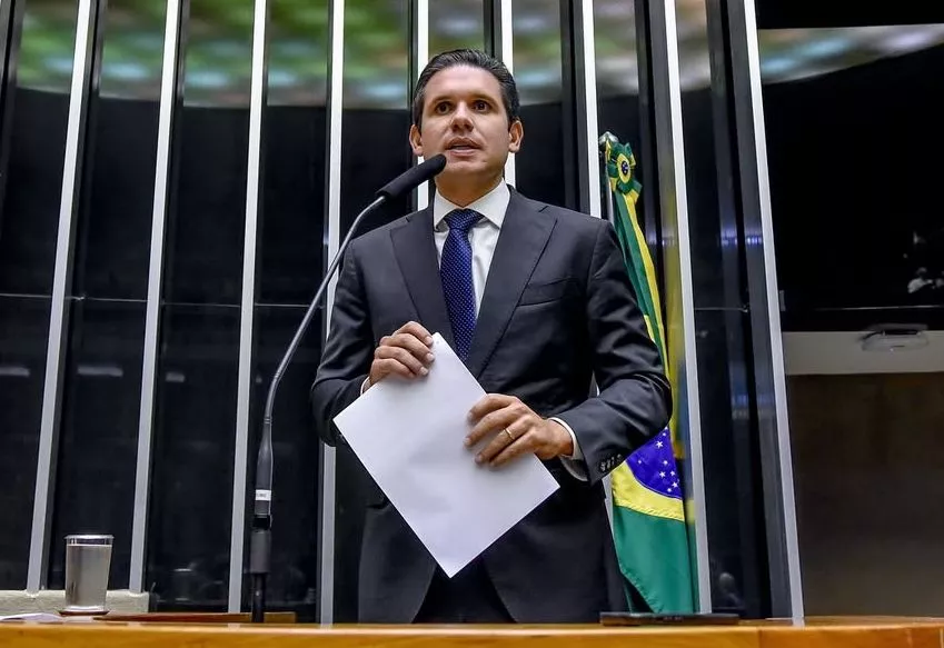 Hugo Motta fala sobre suspensão de emendas parlamentares e afirma que impasse será resolvido no tempo certo