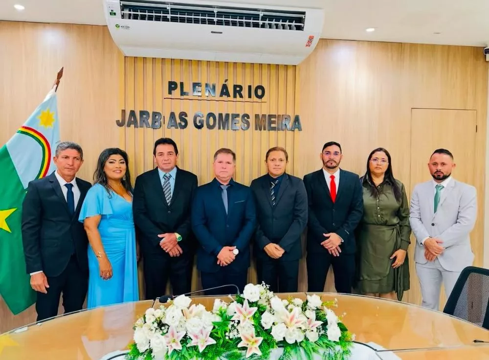 Câmara de Salgadinho empossa vereadores e elege novo presidente