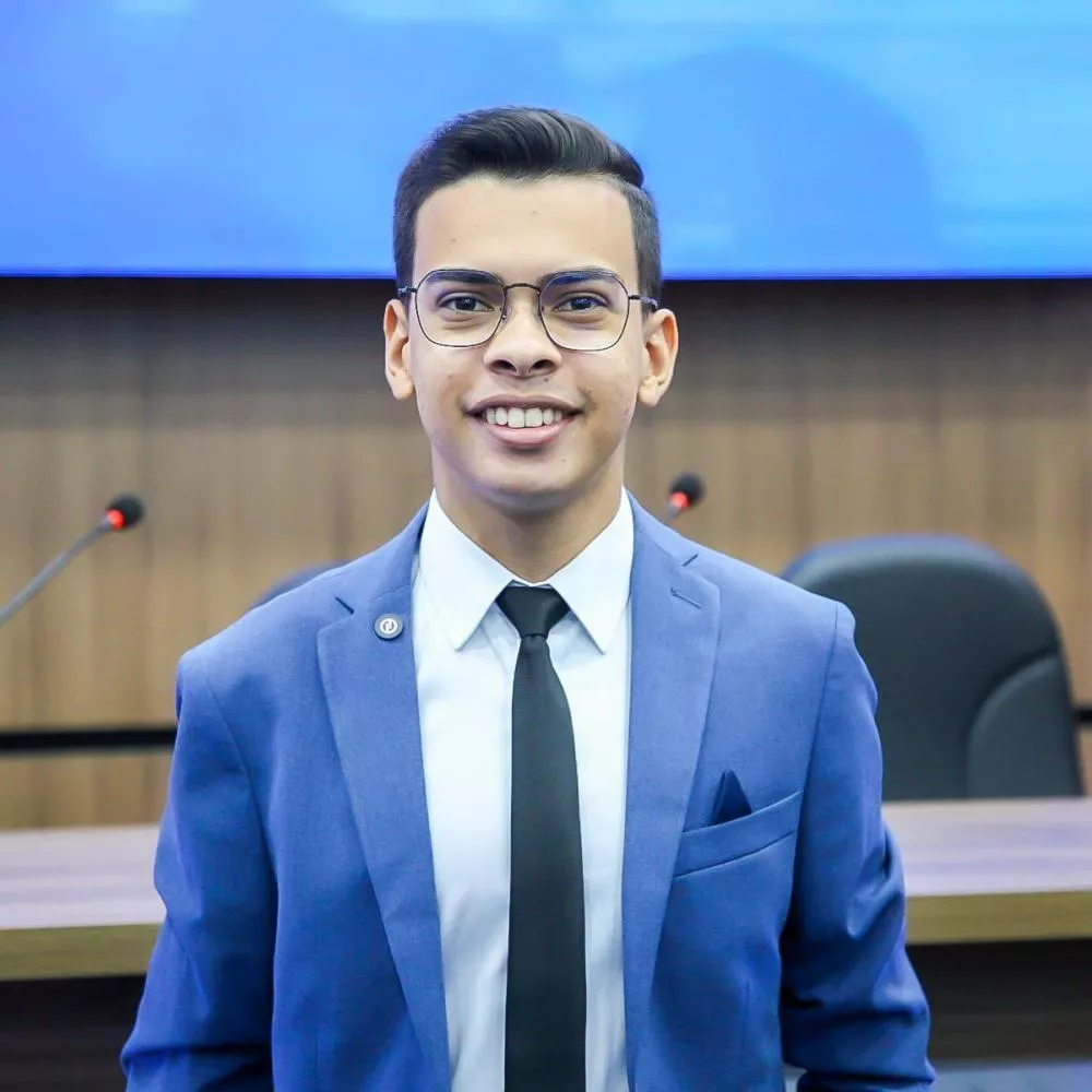 Jônatas Kaiky toma posse como o vereador mais jovem da história de Patos e reforça compromisso com honra, responsabilidade e dedicação ao povo