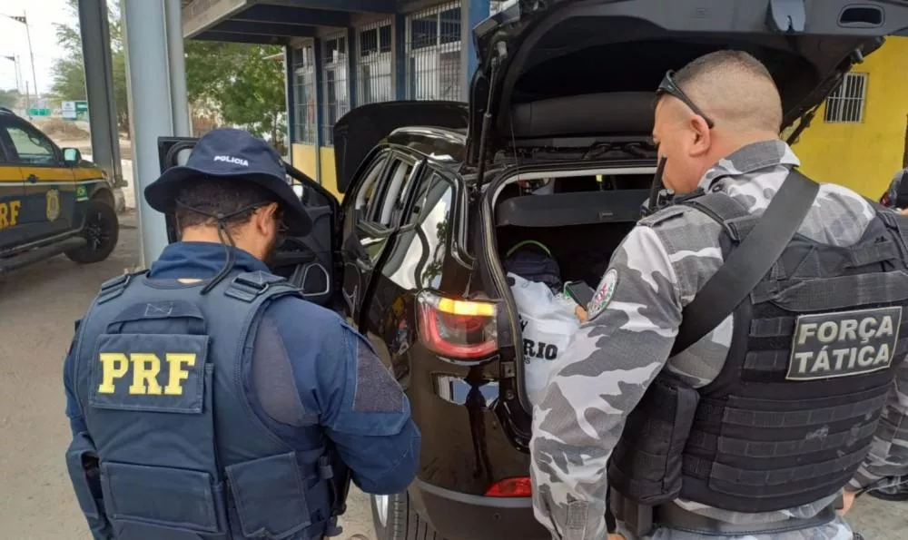 Ação conjunta entre PRF e Polícia Militar apreende Jeep Compass adulterado na manhã desta terça-feira (07) em Queimadas-PB