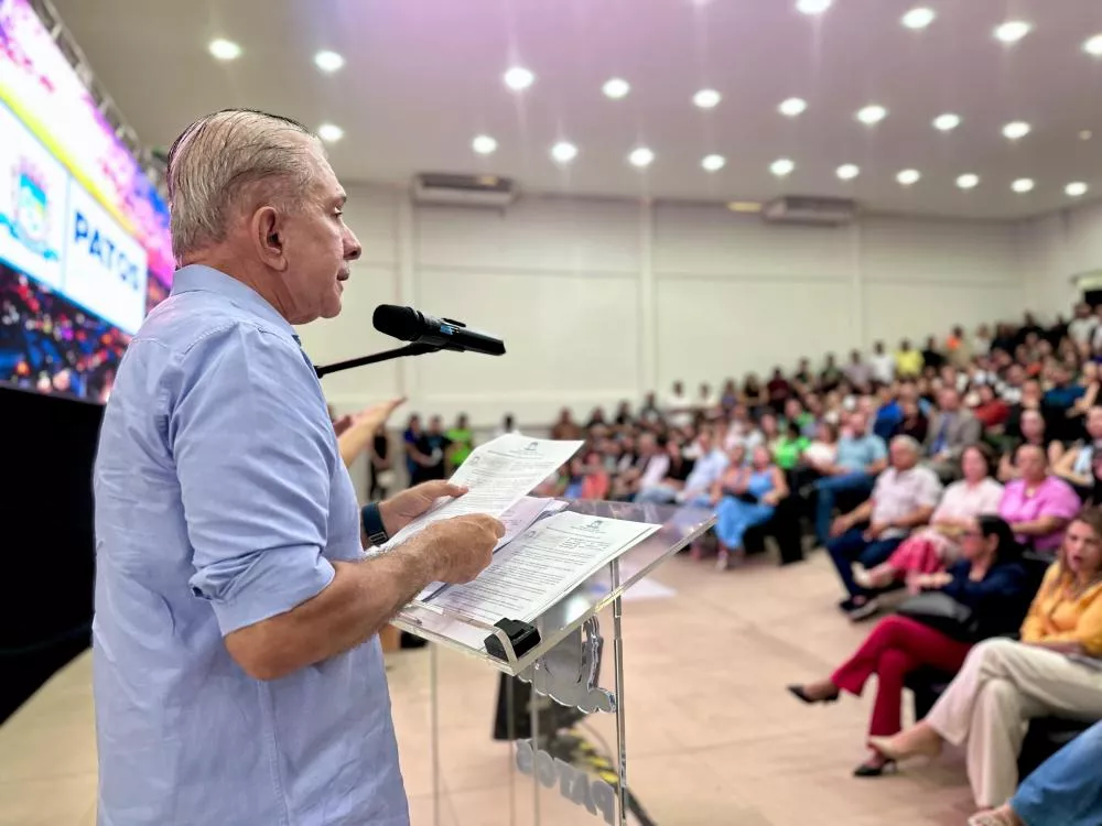 Prefeito Nabor Wanderley afirma que pacote de leis de incentivo à inovação tecnológica visa projetar Patos para o futuro. Ouça