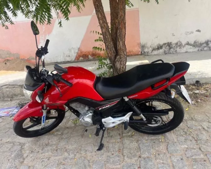 Moto é tomada de assalto na noite deste sábado (18) no bairro da Maternidade, em Patos