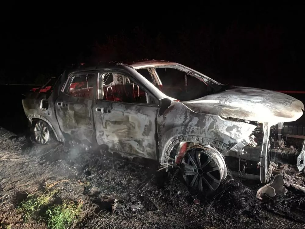 Caminhonete que seguia para Coremas incendeia na descida da Serra de Santa Luzia; veja imagens