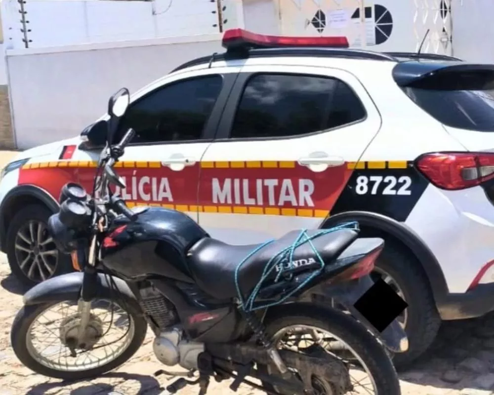 Polícia Militar recupera motocicleta roubada no centro de Patos