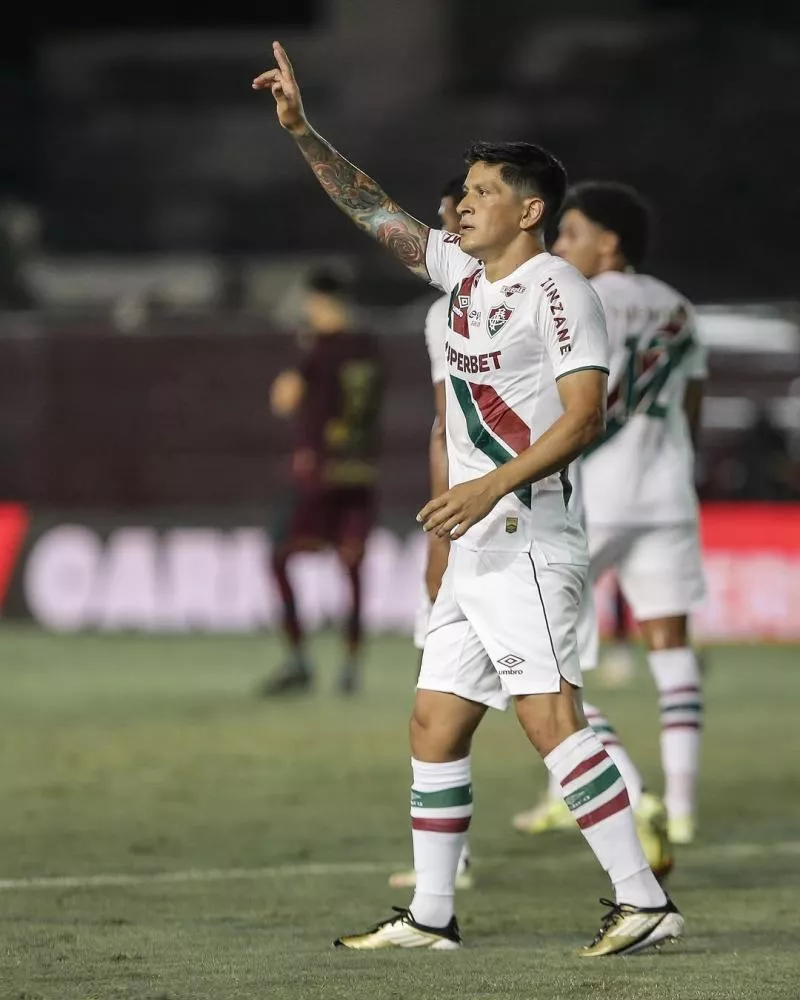 Cano faz dois, Fluminense bate a Portuguesa e vence a primeira no Carioca