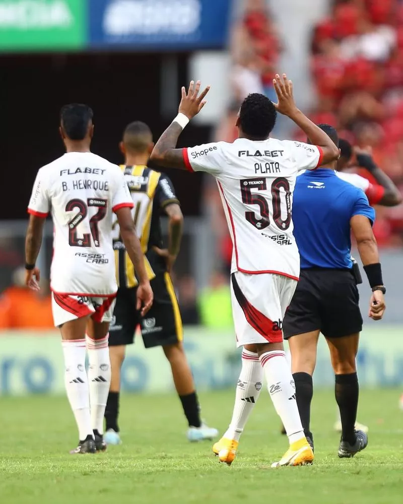 Plata faz belo gol, e Flamengo vence o Volta Redonda no retorno da equipe principal