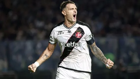 Coutinho e Vegetti brilham, Vasco goleia a Portuguesa e entra no G-4 do Carioca