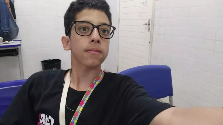 Jovem com Transtorno do Espectro Autista supera desafios e é aprovado em primeiro lugar no curso de História da UFCG