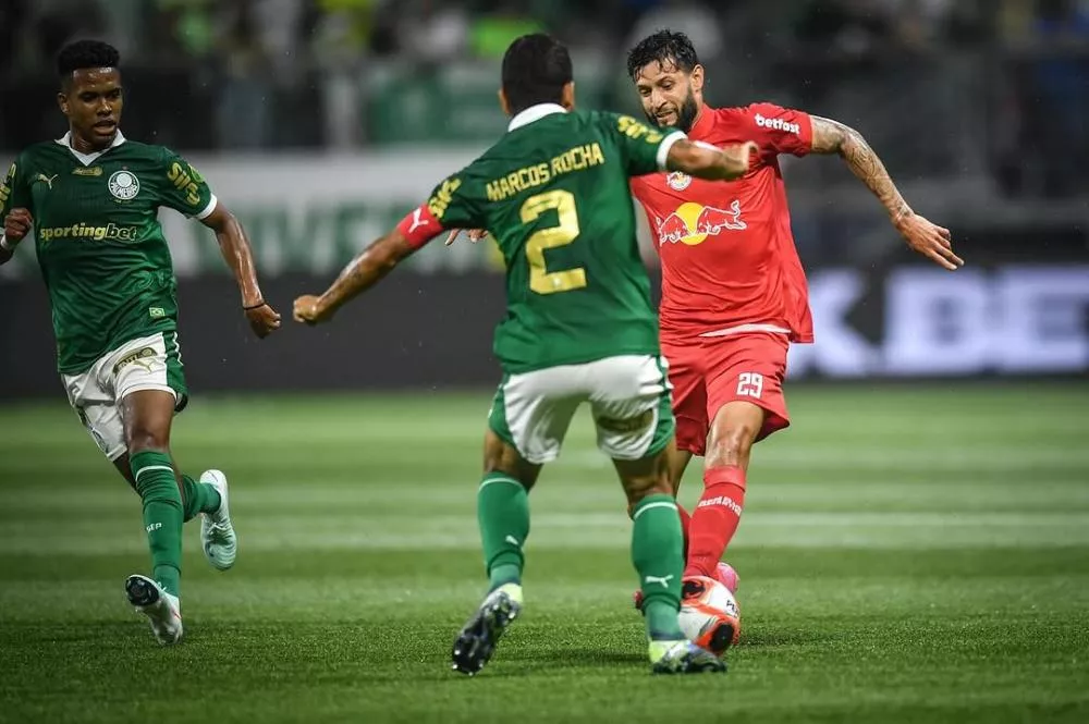 Sob os olhares de Klopp, Palmeiras e Bragantino ficam no 0 a 0 em jogo de poucas emoções