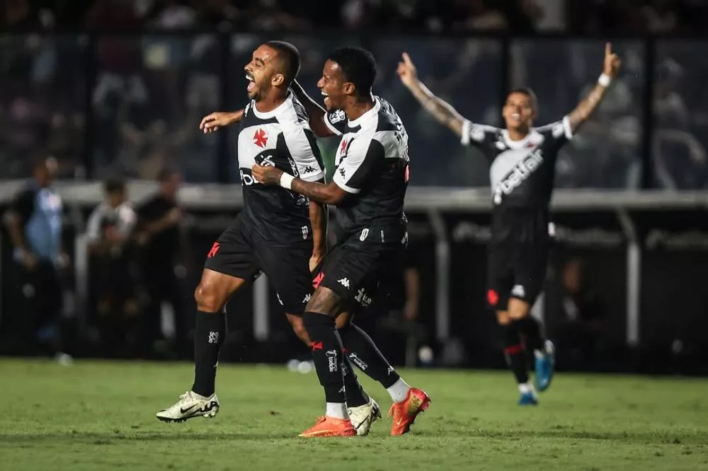 Com time alternativo, Vasco vence o Maricá e segue 100% no Carioca com Carille no comando