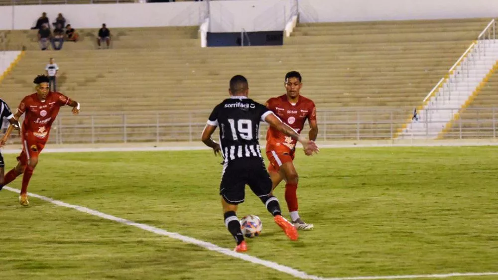 Treze se impõe contra o Esporte de Patos, vence com folga e entra no G-4 do Campeonato Paraibano