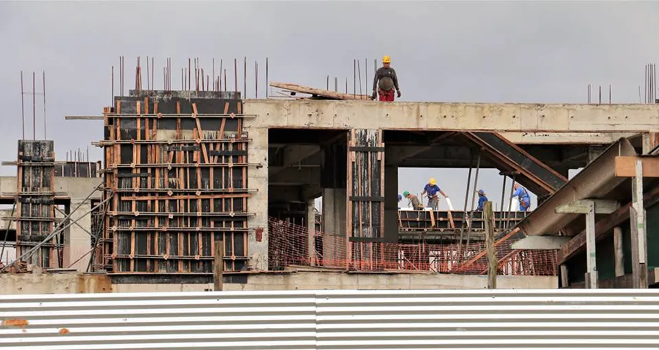 Ministério da Saúde anuncia retomada de 17 obras na Paraíba; três cidades do Sertão são contempladas