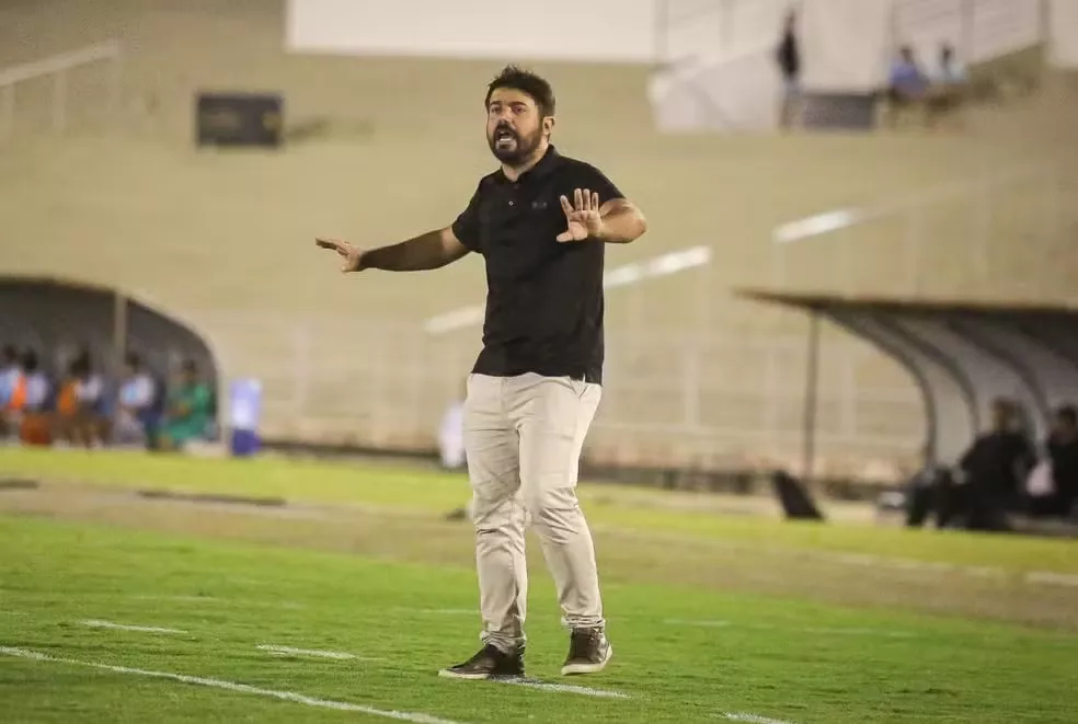 Rafael Borges estreia com pé direito no Esporte de Patos, que respira na tabela e encosta no G-4