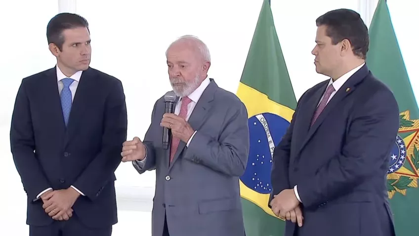 Ao receber Hugo Motta e Alcolumbre, Lula afirma que haverá boa relação com o Congresso nos próximos dois anos