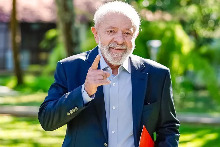 Lula defende que Congresso avance em regulamentação das redes
