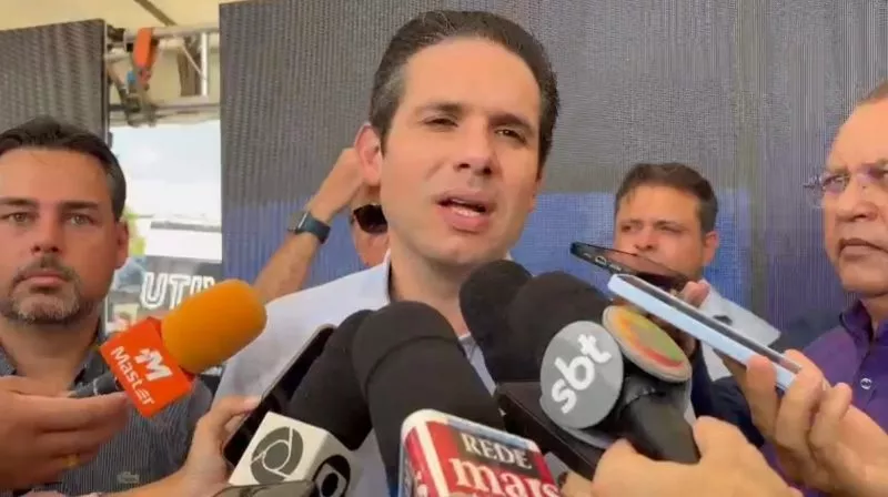 Hugo Motta defende corte de gastos públicos para estabilizar economia brasileira e diz que salário mínimo não “enche o prato”