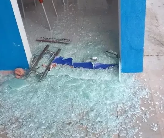 Diretor do Estádio José Cavalcanti diz que Prefeitura de Patos irá recuperar sala de imprensa após ação de vândalos