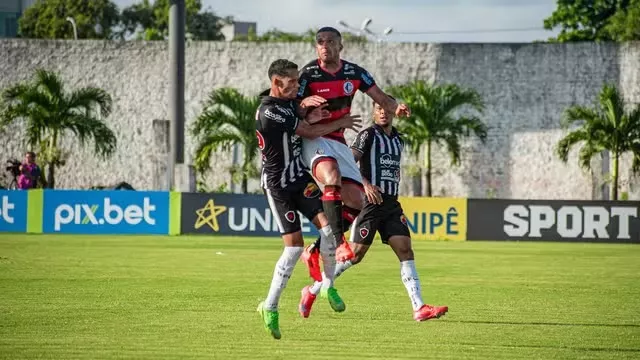 Botafogo-PB goleia o Campinense, quebra tabu de nove jogos sem vitórias contra a Raposa e toma lugar do rival no G-4 do Paraibano