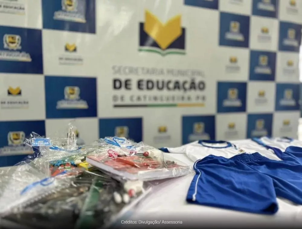 Secretaria de Educação realiza entrega de fardamentos e kits escolares em Catingueira