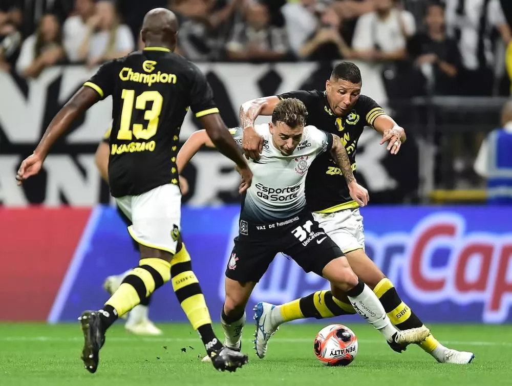 Dupla Romero-Depay dá liga, Corinthians faz dois nos acréscimos e garante classificação antecipada no Paulistão