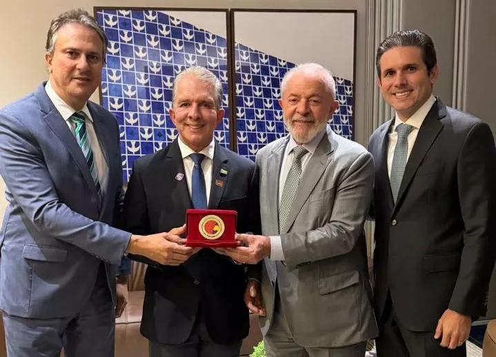 Patos recebe “Selo Nacional do Compromisso com a Alfabetização” em cerimônia com Lula e ministro da Educação, em Brasília