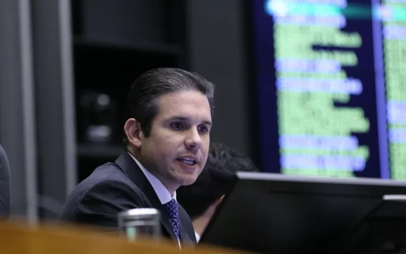 Após conversas, Hugo avalia que polêmica do 8/1 está superada