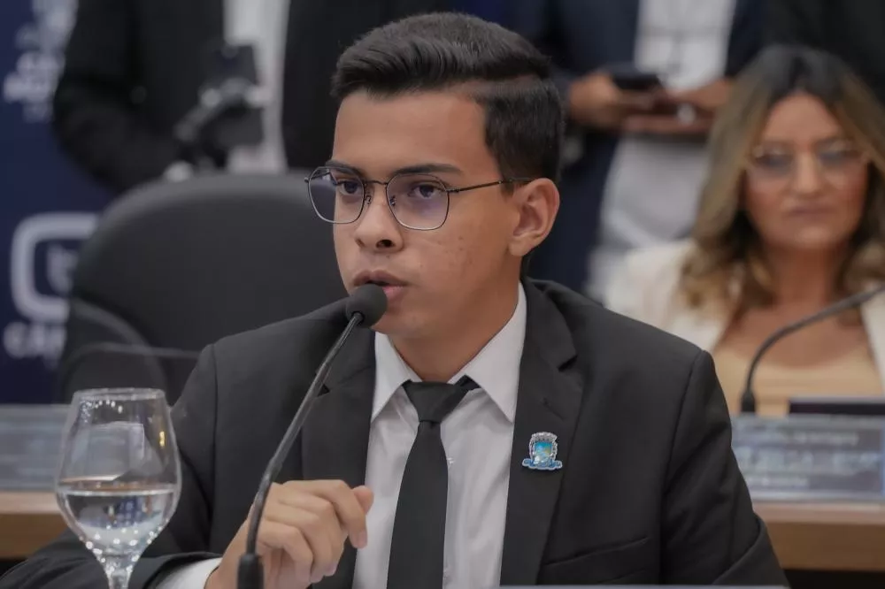 Demandas para a Zona Leste: Jonatas Kaiky solicita reativação da Escola Profissionalizante, abertura do Restaurante Popular e construção de Praça no Cangote do Urubu