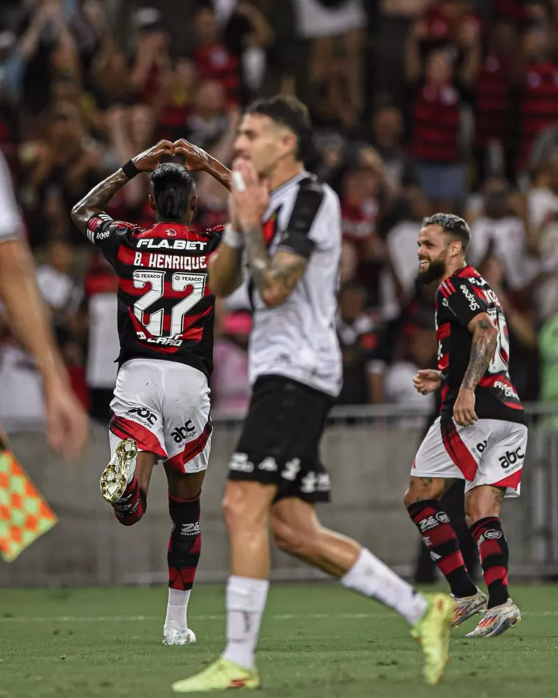 Flamengo vence clássico contra o Vasco e garante classificação antecipada no Carioca