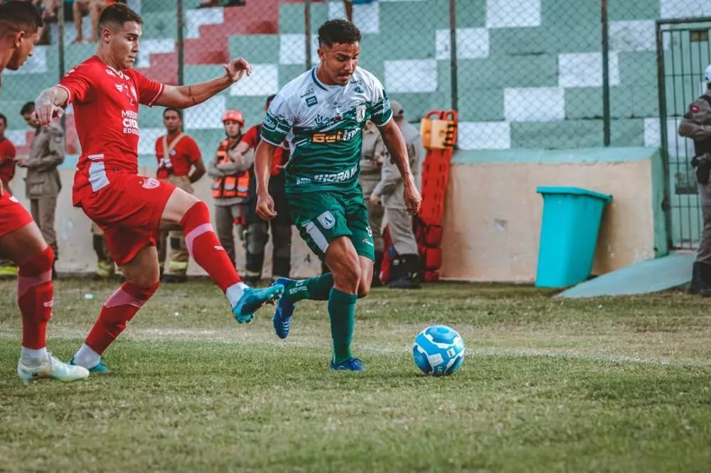 Ex-jogador do Sousa morre aos 26 anos após sofrer infarto antes de jogo em São Paulo